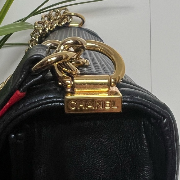 CHANEL
Lambskin Embossed Large Boy Cube
Flap Navy Blue - Picture 7 of 13